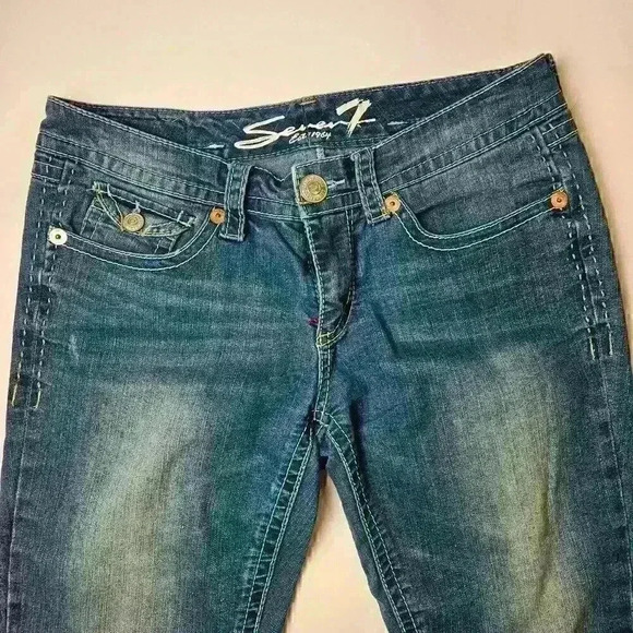 Seven Denim Knee Length Distressed Size 8 Crop - Picture 3 of 10
